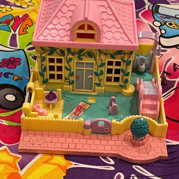 Vintage 1994 Bluebird Polly Pocket Pollyville Nursery School Doll House - Picture 5 of 9
